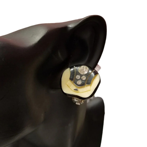 VINTAGE ART DECO STYLE BLACK & CREAM  CELLULOID CLIP ON EARRINGS - Picture 2 of 5